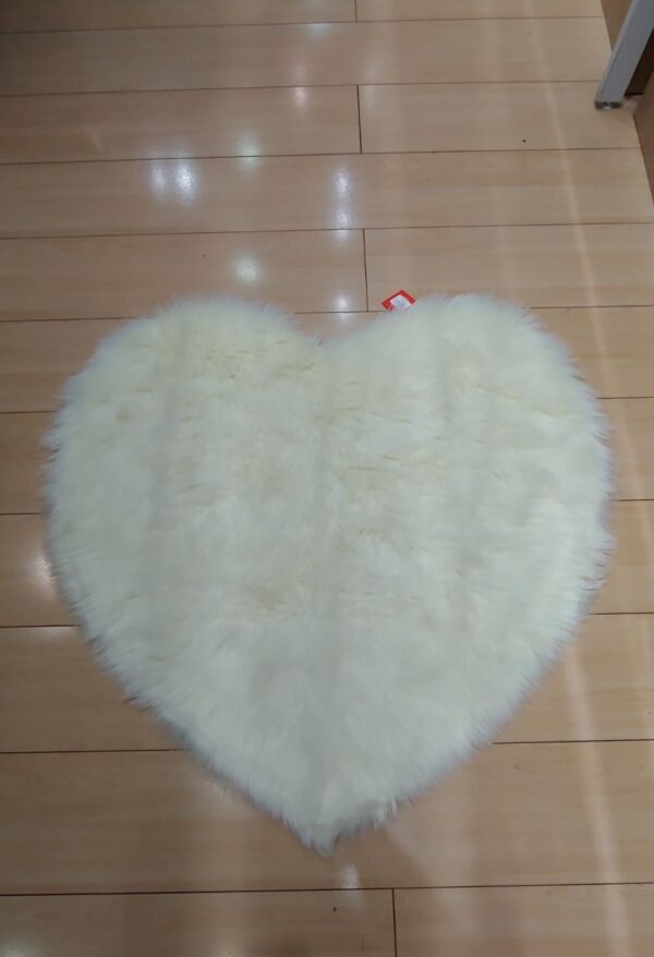 alfombra corazón beige